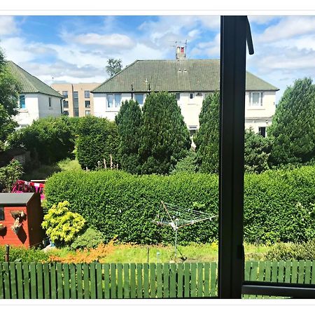 Bright & Spacious Double Room With Garden View- Close To Airport & City Centre エディンバラ エクステリア 写真