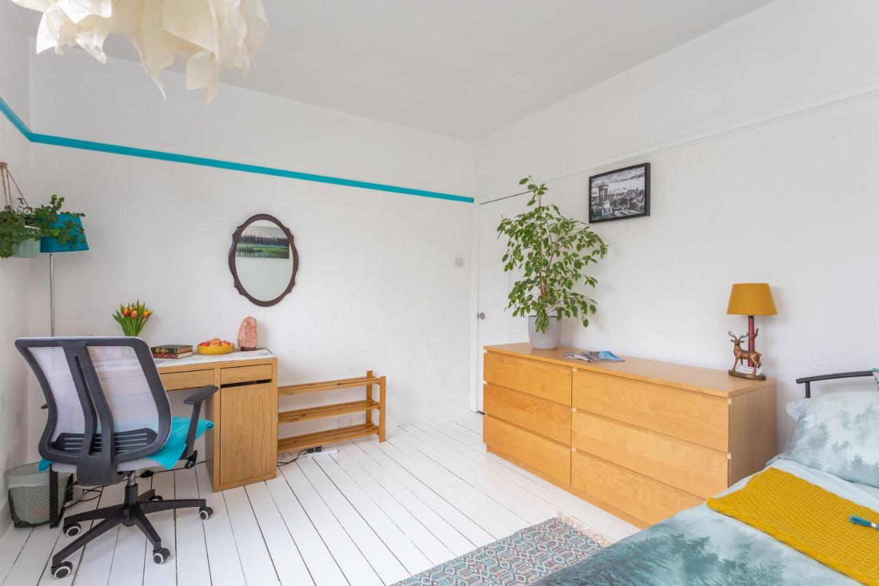 Bright & Spacious Double Room With Garden View- Close To Airport & City Centre エディンバラ エクステリア 写真