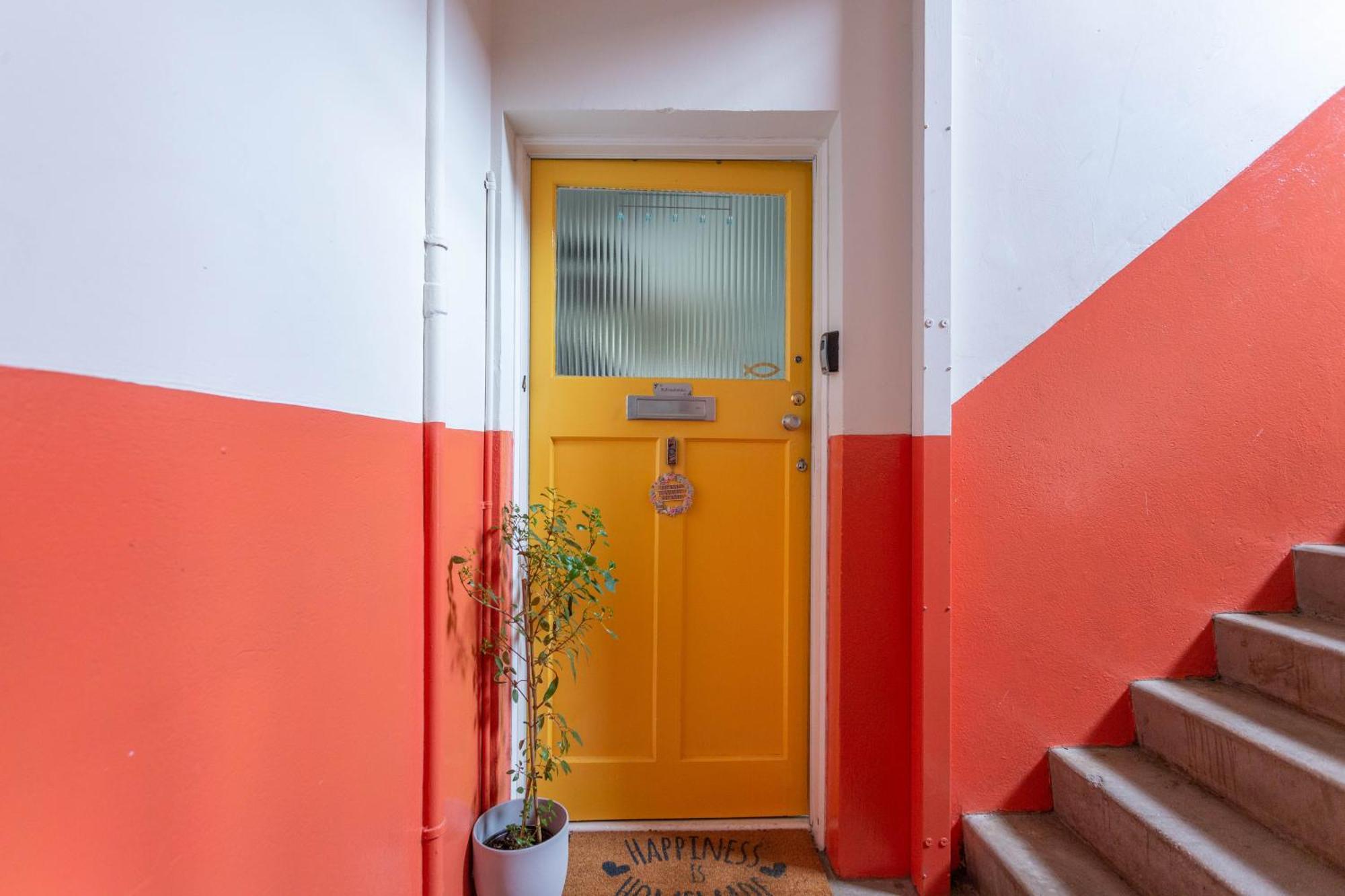 Bright & Spacious Double Room With Garden View- Close To Airport & City Centre エディンバラ エクステリア 写真